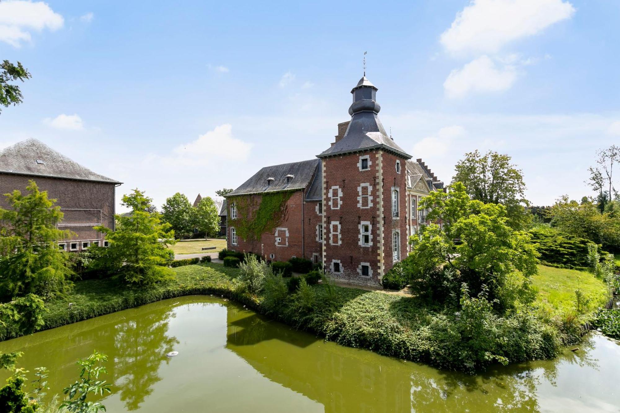 Chateau De Looz Exterior photo